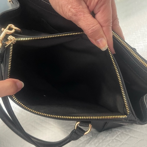 Authentic Coach Surrey Carryall. Style: F44958 - Picture 5 of 12